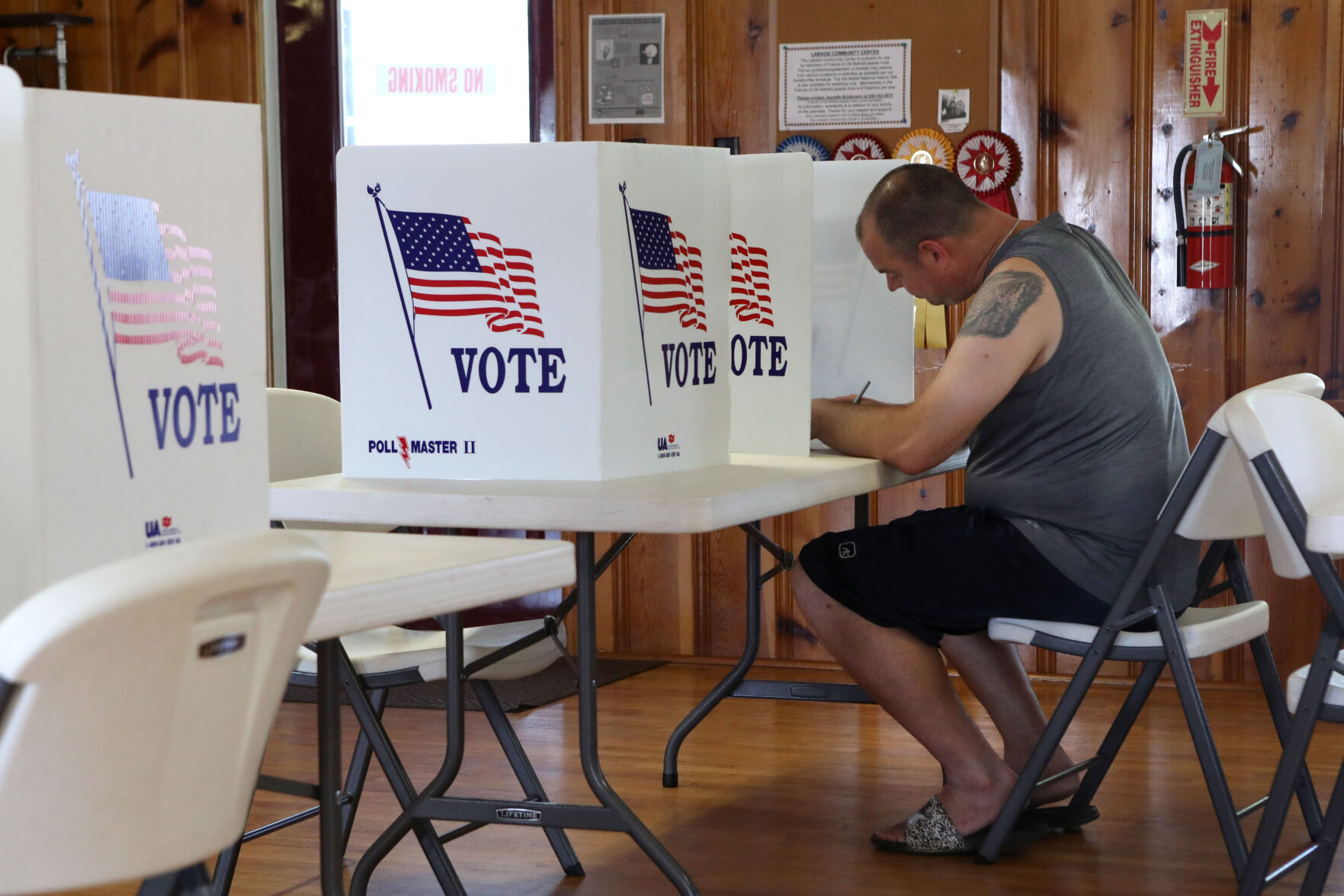 Travis Cragun fills out a ballot